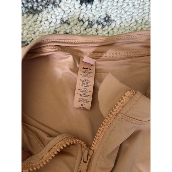 SKIMS Tan High Neck Sleeveless Shaping Bodysuit Size XL - Picture 2 of 3